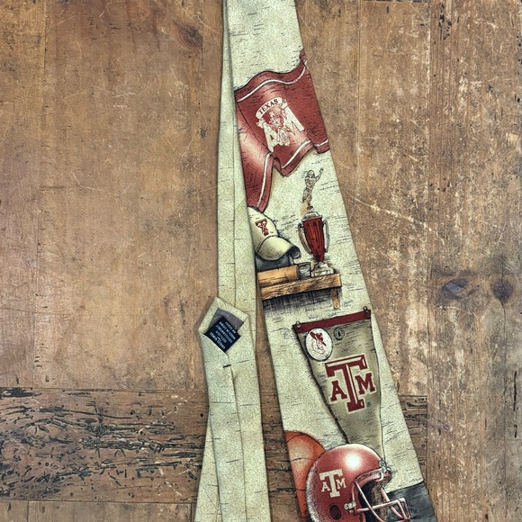 Vintage Texas A&M University Men’s Neck Tie - 100% Silk - Picture 2 of 5